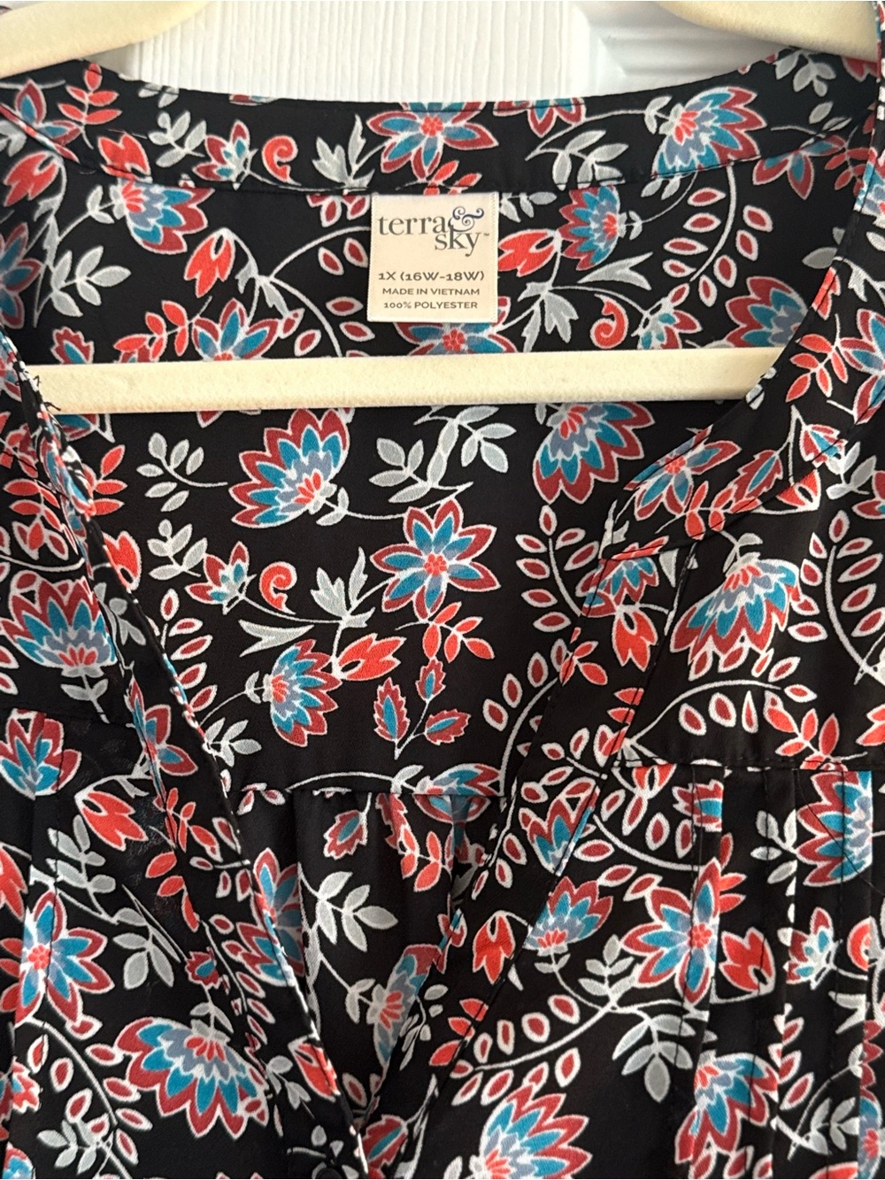 🌻 Terra & Sky Black Floral V-Neck Blouse Tunic 1X - Picture 3 of 6